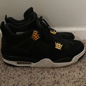 Air Jordan retro 4’s “royalty”